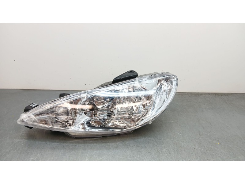 Recambio de faro izquierdo para peugeot 206 berlina referencia OEM IAM 11544003  11544003