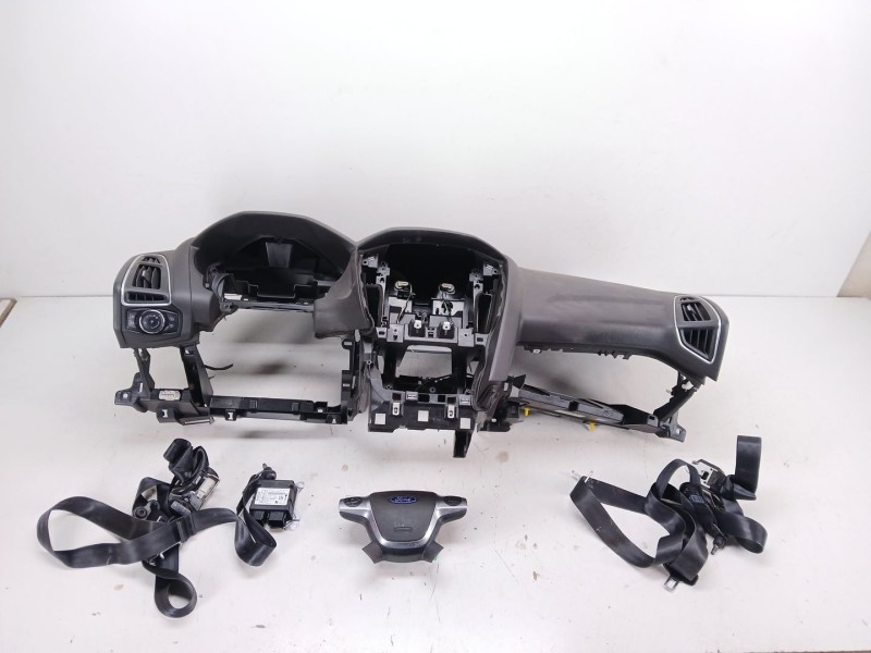 Recambio de kit airbag para ford focus iii turnier 1.6 tdci referencia OEM IAM VPBM5XA04320A  