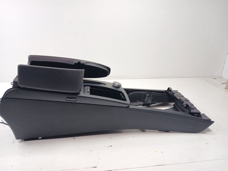 Recambio de apoyabrazos central para mercedes-benz clase c (w204) c 220 cdi (204.008) referencia OEM IAM A2046800150  