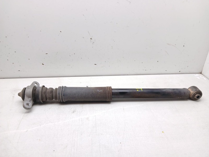 Recambio de amortiguador trasero derecho para kia stonic (yb) 1.2 cvvt referencia OEM IAM S6055300H8600  