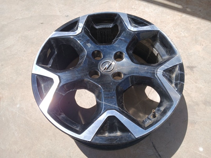 Recambio de llanta para opel mokka 1.2 (76) referencia OEM IAM 9835097680  18 PULGADAS