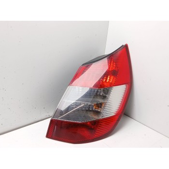 PILOTO TRASERO DERECHO 15911600 