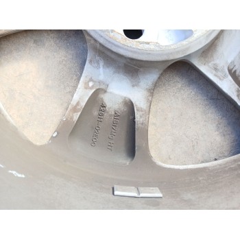 Recambio de llanta para toyota auris (_e15_) 1.8 hybrid (zwe150_) referencia OEM IAM 4261102E00  