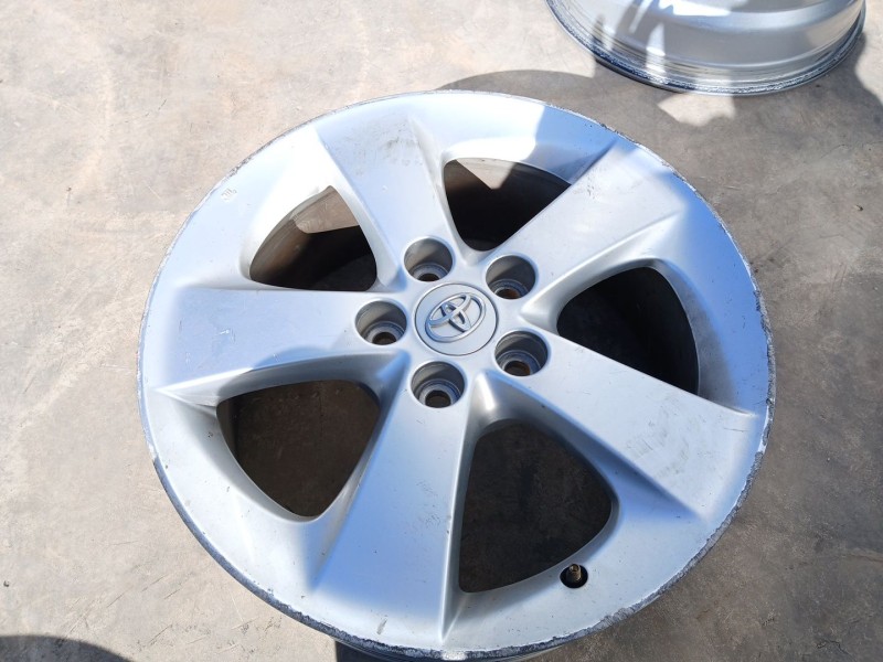 Recambio de llanta para toyota auris (_e15_) 1.8 hybrid (zwe150_) referencia OEM IAM 4261102E00  