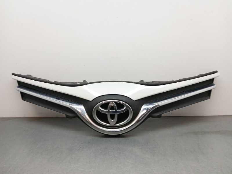 Recambio de rejilla paragolpes central para toyota yaris hsd active referencia OEM IAM 531010D660  