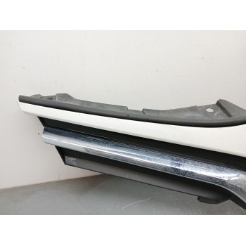 Recambio de rejilla paragolpes central para toyota yaris hsd active referencia OEM IAM 531010D660  