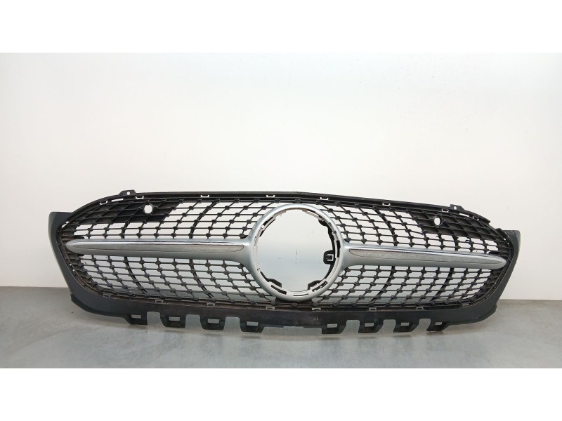 Recambio de rejilla paragolpes delantero para mercedes-benz clase a (w177) a 250 e (177.086) referencia OEM IAM a1778880200  