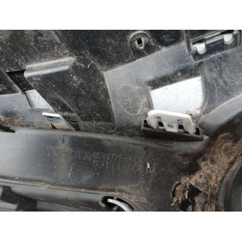 Recambio de rejilla paragolpes central para toyota yaris hsd active referencia OEM IAM 531010D660  