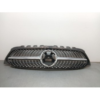 REJILLA PARAGOLPES CENTRAL A1778880200 