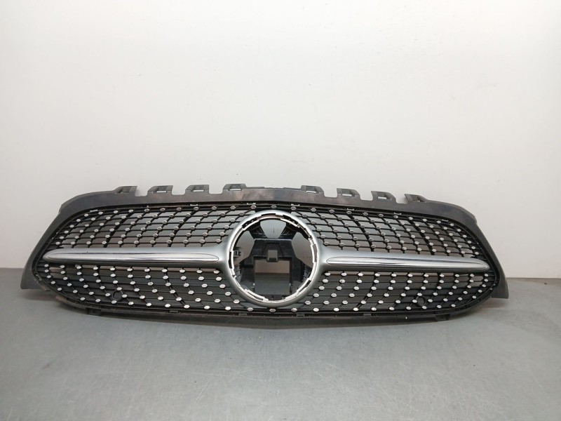 Recambio de rejilla paragolpes central para mercedes-benz clase a (w177) a 180 d (177.010) referencia OEM IAM A1778880200  
