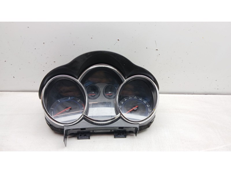 Recambio de cuadro instrumentos para chevrolet cruze (j300) 2.0 cdi referencia OEM IAM 95472852  