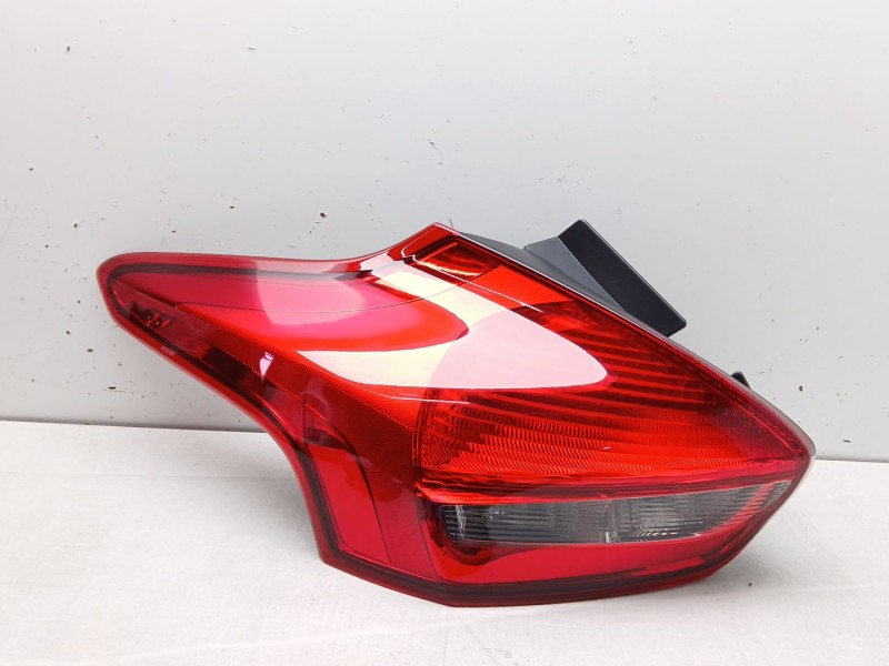 Recambio de piloto trasero izquierdo para ford focus iii 2.0 st referencia OEM IAM 1879548  16310801