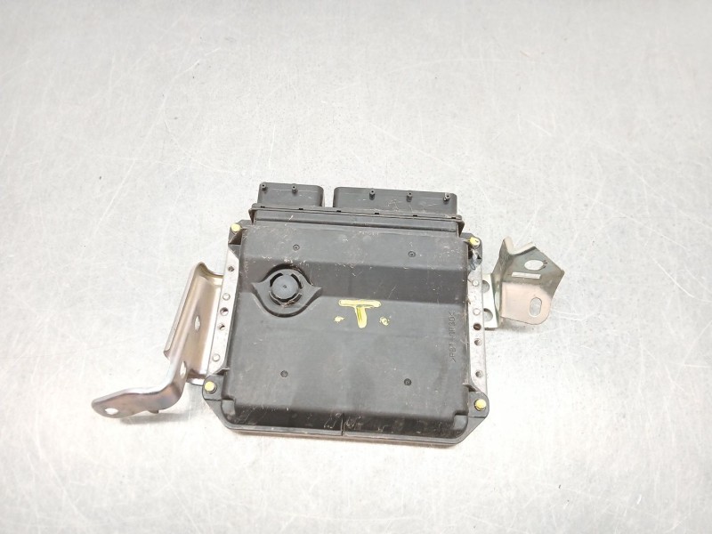Recambio de centralita motor uce para toyota auris hybrid active referencia OEM IAM 896610Z250  