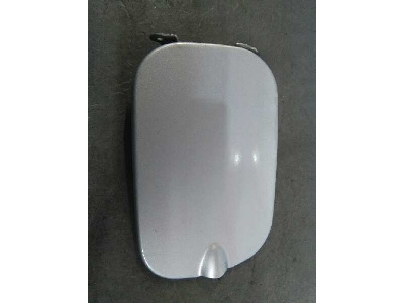 Recambio de tapa exterior combustible para dacia sandero laureate music referencia OEM IAM   PLATA