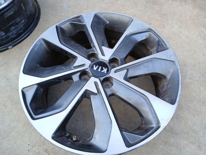 Recambio de llanta para kia stonic (yb) 1.2 cvvt referencia OEM IAM 6.5JX17 ET49 X1 52910H8500