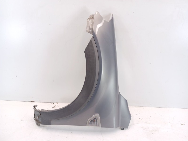 Recambio de aleta delantera izquierda para chevrolet captiva 2.0 diesel cat referencia OEM IAM 96624392  