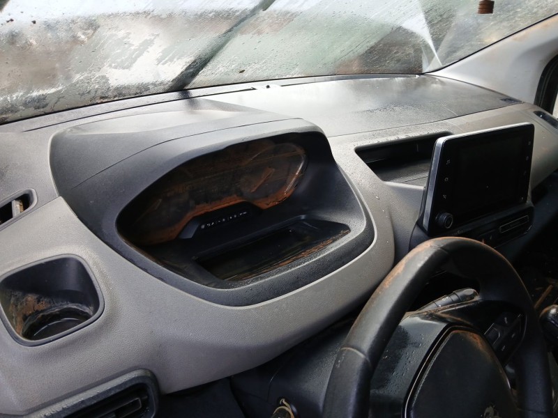 Recambio de salpicadero para peugeot rifter 1.5 bluehdi 130 referencia OEM IAM 16841899ZD  