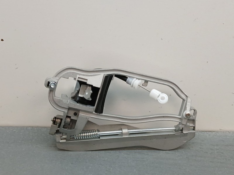 Recambio de maneta exterior delantera izquierda para bmw x5 (e53) referencia OEM IAM 132004002 NUEVO SOPORTE INTERIOR