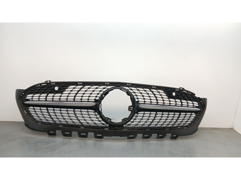Recambio de rejilla paragolpes delantero para mercedes-benz clase a (w177) a 250 e (177.086) referencia OEM IAM a1778880200  