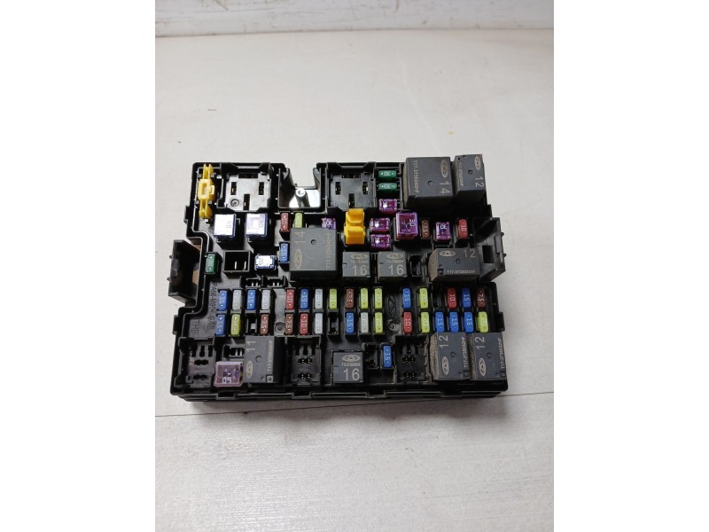 Recambio de caja reles / fusibles para omoda 5 referencia OEM IAM 807000560AA  