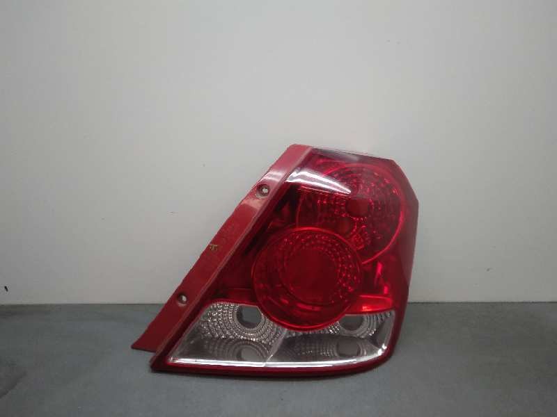 Recambio de piloto trasero derecho para daewoo kalos 1.4 se referencia OEM IAM 300267R SIN PORTALÁMPARAS 