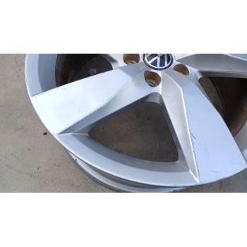 LLANTA 2GM601025A 17 PULGADAS