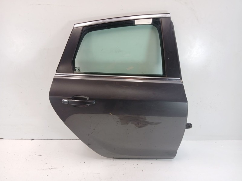 Recambio de puerta trasera derecha para opel astra j (p10) 1.7 cdti (68) referencia OEM IAM 13285611  