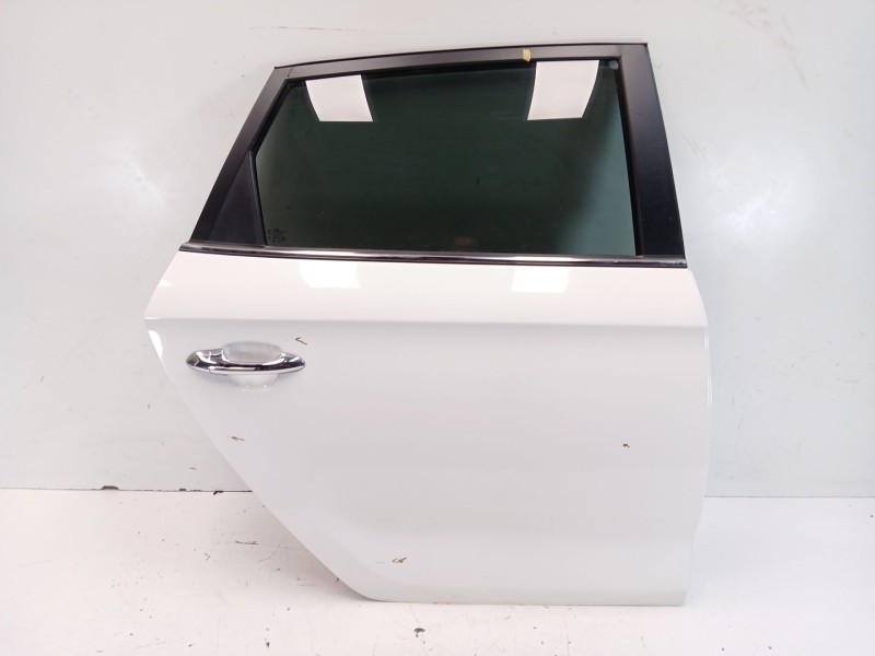 Recambio de puerta trasera derecha para kia carens iv 1.6 gdi referencia OEM IAM 77004A4000  