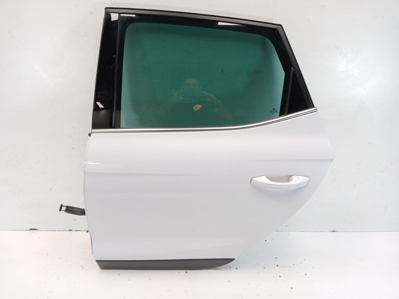Recambio de puerta trasera izquierda para seat arona (kj7, kjp) 1.0 tsi referencia OEM IAM 6F9833051E  