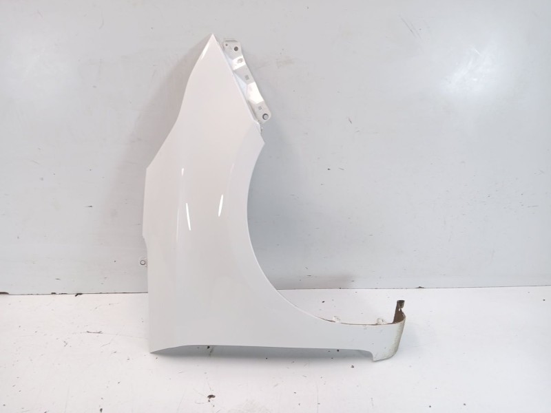 Recambio de aleta delantera derecha para kia carens iv 1.6 gdi referencia OEM IAM 66321A4100  