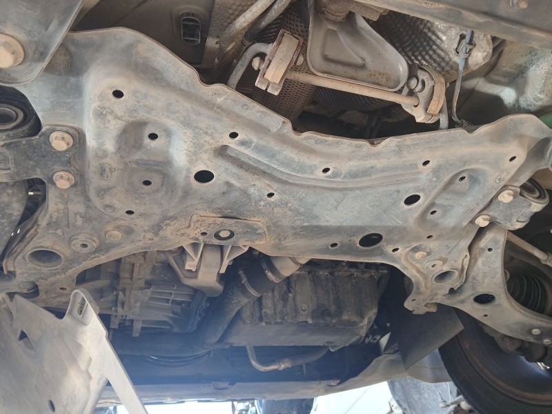 Recambio de puente delantero para ford kuga i 2.0 tdci referencia OEM IAM 1682463  