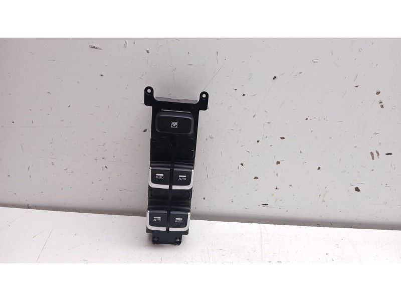Recambio de mando elevalunas delantero izquierdo para kia carens iv 1.6 gdi referencia OEM IAM 93570A4010CA 93570a4330 