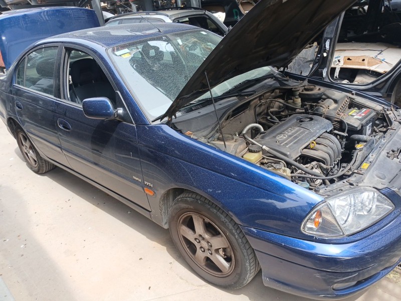 toyota avensis liftback (_t22_) del año 2002