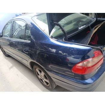 toyota avensis liftback (_t22_) del año 2002