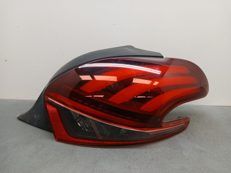 Recambio de piloto trasero derecho para peugeot 208 i (ca_, cc_) 1.6 hdi / bluehdi 75 referencia OEM IAM 9810430580  