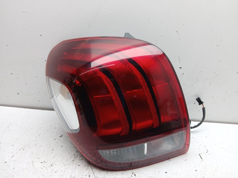 Recambio de piloto trasero izquierdo para peugeot 108 1.0 vti referencia OEM IAM B001031780  