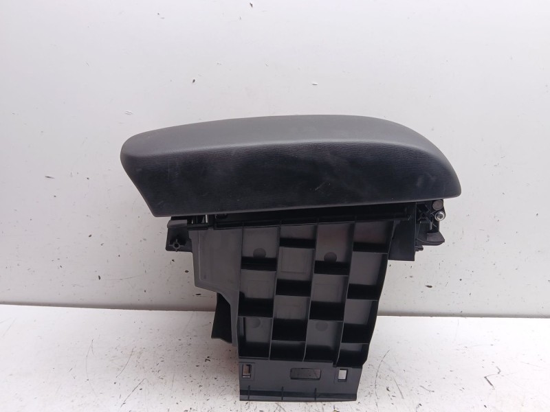 Recambio de apoyabrazos central para mazda cx-5 (ke, gh) 2.0 (keefw) referencia OEM IAM kd4564441  