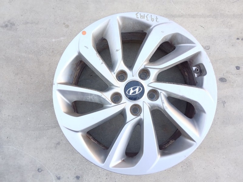 Recambio de llanta para hyundai tucson 25 aniversario 4x2 referencia OEM IAM 52910 D7210  17 PULGADAS