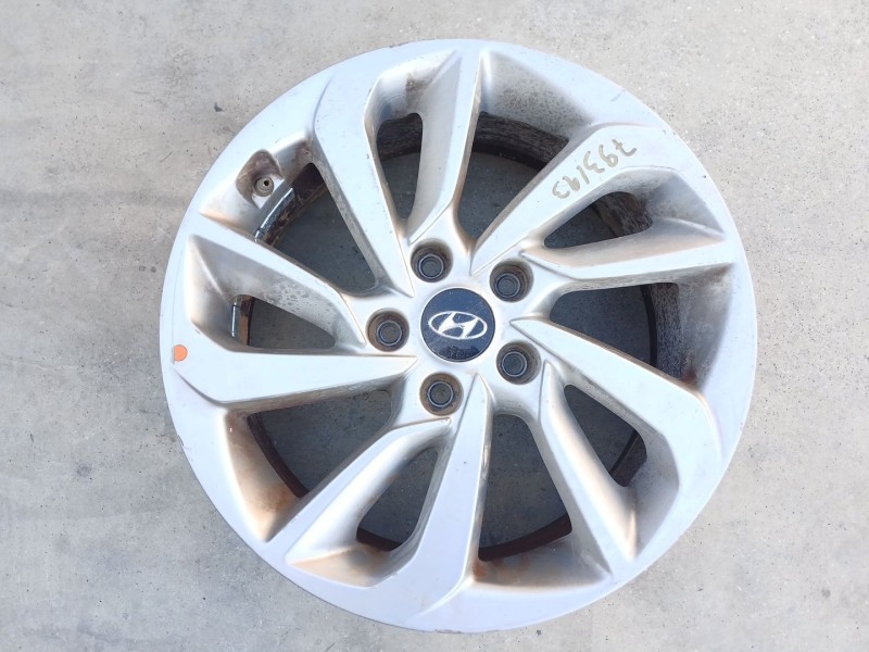 Recambio de llanta para hyundai tucson 25 aniversario 4x2 referencia OEM IAM 52910 D7210  17 PULGADAS