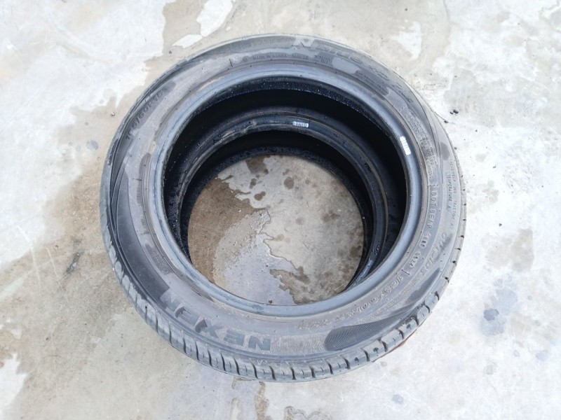 Recambio de neumatico para peugeot 108 1.2 referencia OEM IAM 165-60-15 77h X2 NEXEN 2024