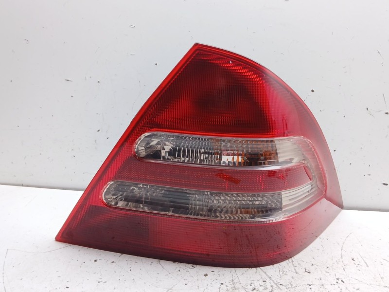 Recambio de piloto trasero derecho para mercedes-benz clase c (w203) c 240 (203.061) referencia OEM IAM 2038200264  