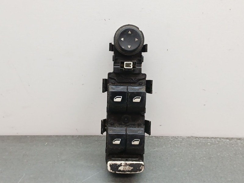 Recambio de mando elevalunas delantero izquierdo para citroën c4 berlina premier referencia OEM IAM DE 4 falta botón retrovisor 