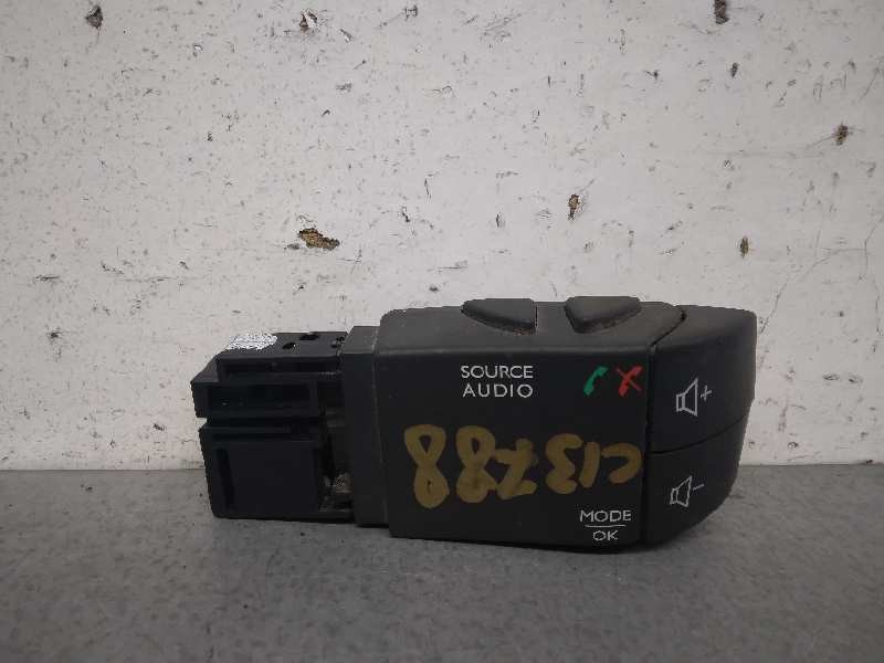 Recambio de mando volante para fiat talento kombi (296) referencia OEM IAM  DE RADIO 