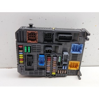 CAJA RELES / FUSIBLES 1682093180 9819851480 