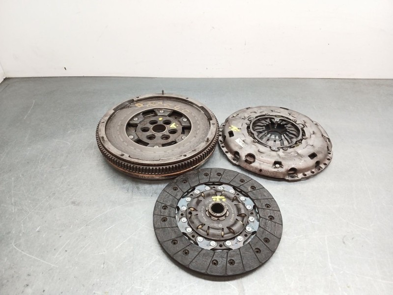 Recambio de kit embrague para volkswagen tiguan (5n2) advance bluemotion referencia OEM IAM 03l141025t 022141031s 