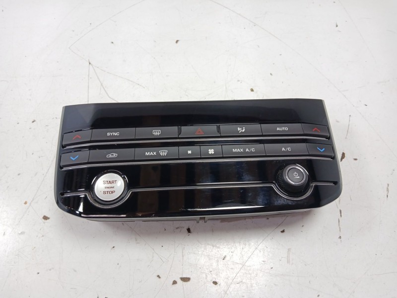Recambio de mando climatizador para jaguar xe (x760) 2.0 d referencia OEM IAM GX7318C858VF  