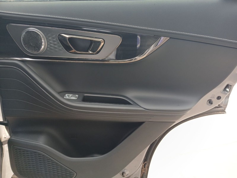 Recambio de guarnecido puerta trasera derecha para omoda 5 referencia OEM IAM   