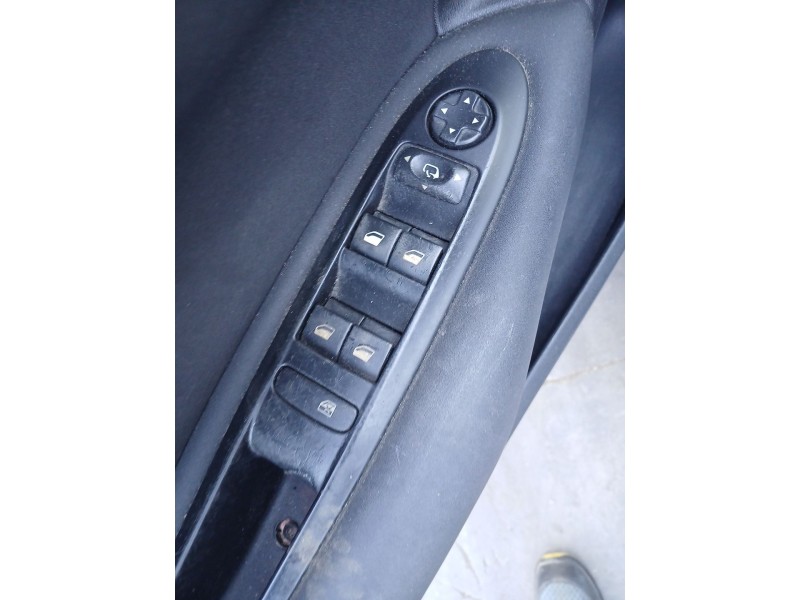Recambio de mando elevalunas delantero izquierdo para citroën c4 ii (nc_) 1.6 hdi 115 referencia OEM IAM   