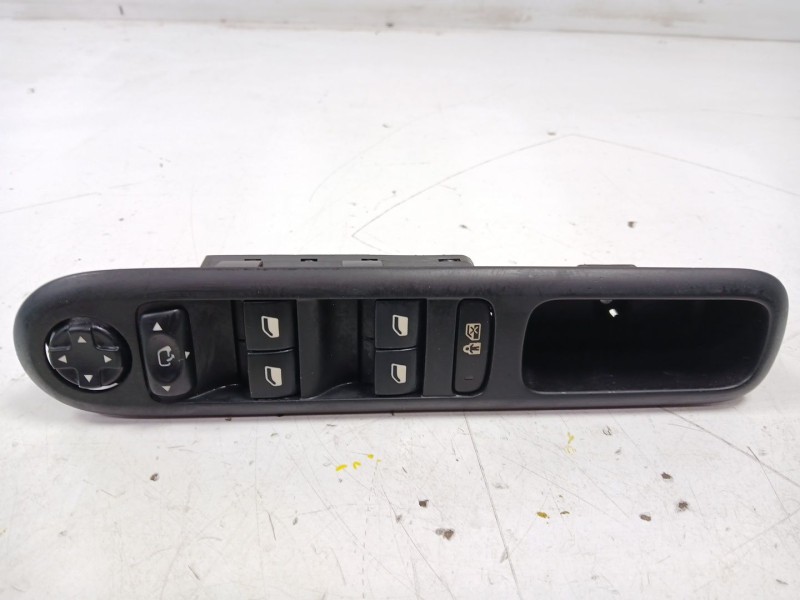 Recambio de mando elevalunas delantero izquierdo para peugeot 3008 i monospace (0u_) 1.6 hdi referencia OEM IAM 6490X6  