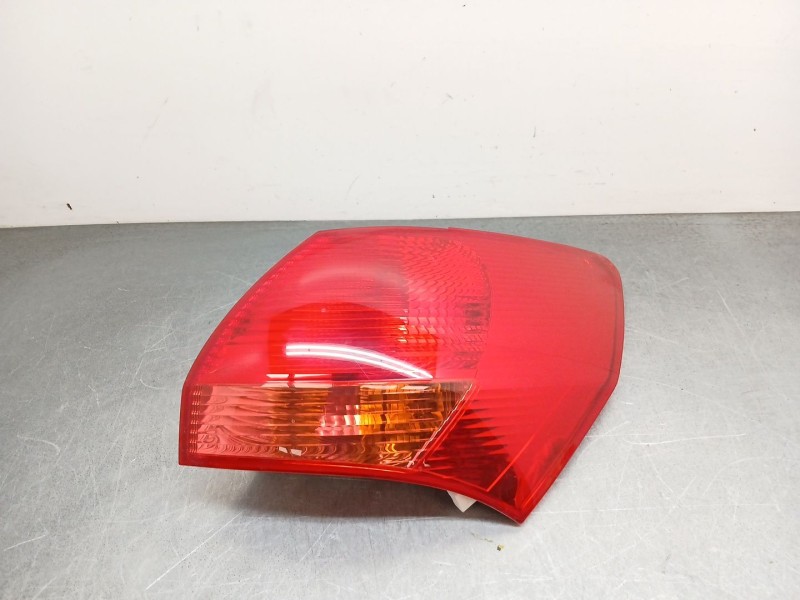 Recambio de piloto trasero derecho para kia venga (yn) 1.6 crdi 128 referencia OEM IAM 924021P000  
